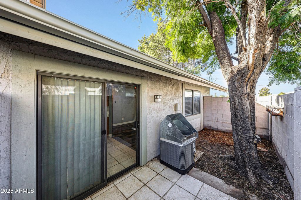 Image 24 of property listing at 1001 N GRANITE REEF Road, Scottsdale, AZ 85257