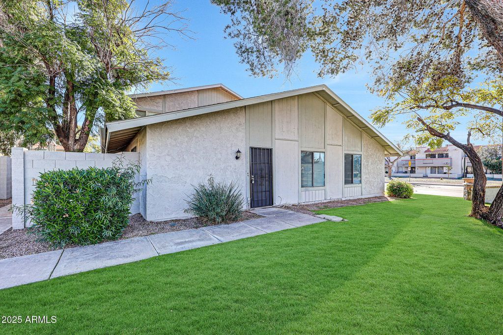Image 3 of property listing at 1001 N GRANITE REEF Road, Scottsdale, AZ 85257