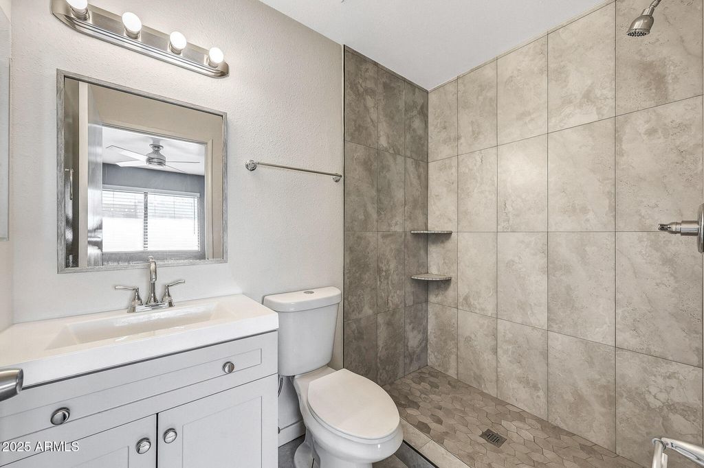 Image 4 of property listing at 1001 N GRANITE REEF Road, Scottsdale, AZ 85257