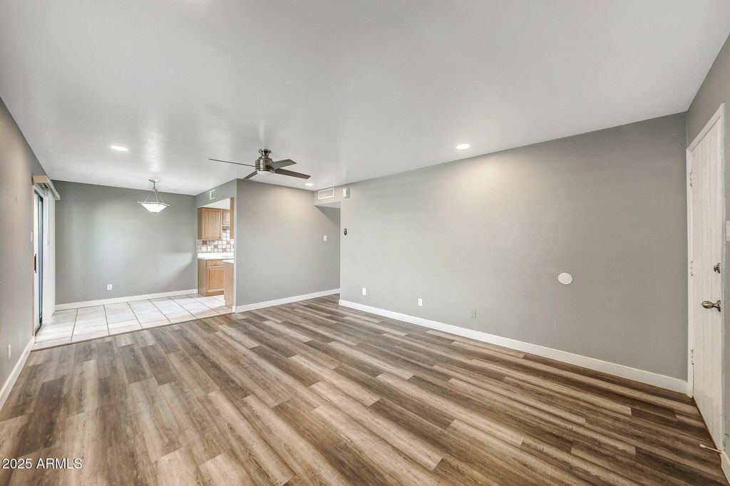 Image 5 of property listing at 1001 N GRANITE REEF Road, Scottsdale, AZ 85257