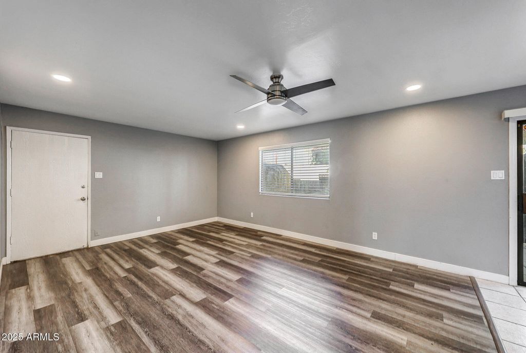Image 7 of property listing at 1001 N GRANITE REEF Road, Scottsdale, AZ 85257