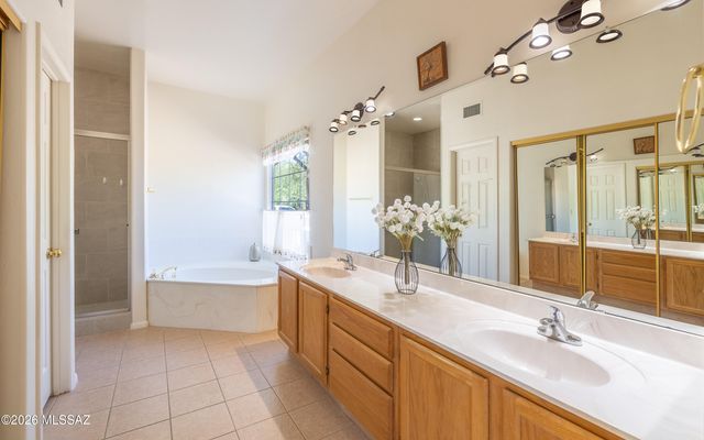 12420 N Lantern Way, Oro Valley, AZ 85755