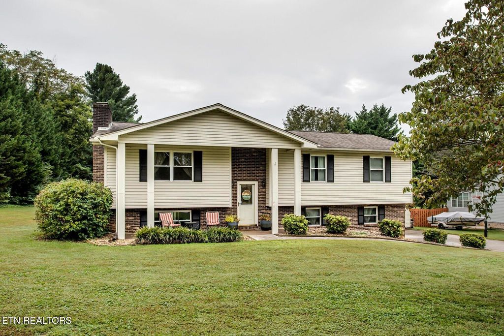 2555 Robinson Drive, Louisville, TN 37777