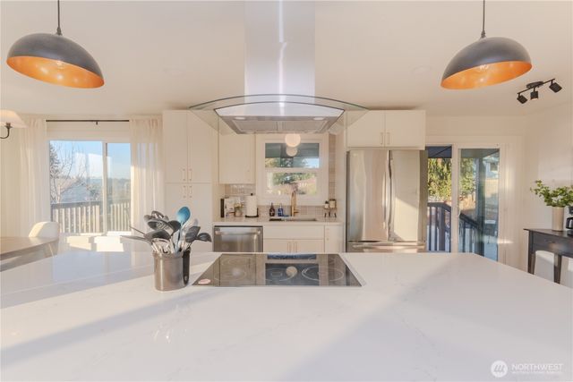 242 SW 186th Street, Normandy Park, WA 98166