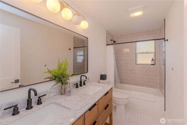 242 SW 186th Street, Normandy Park, WA 98166