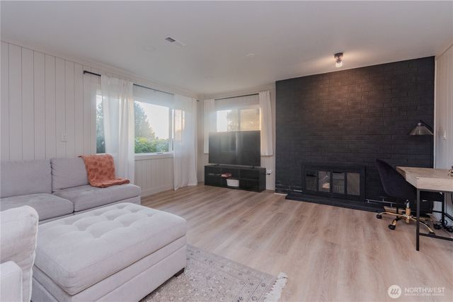 242 SW 186th Street, Normandy Park, WA 98166