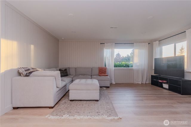 242 SW 186th Street, Normandy Park, WA 98166