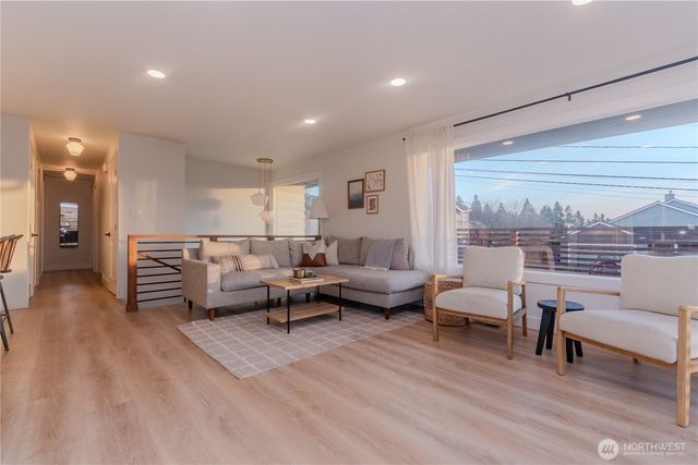 242 SW 186th Street, Normandy Park, WA 98166