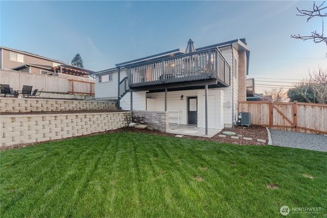 242 SW 186th Street, Normandy Park, WA 98166