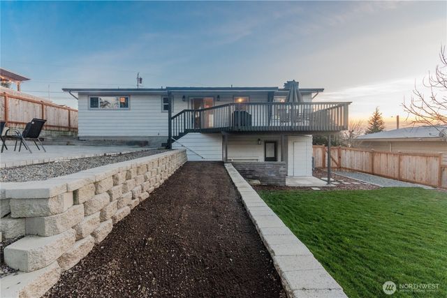 242 SW 186th Street, Normandy Park, WA 98166