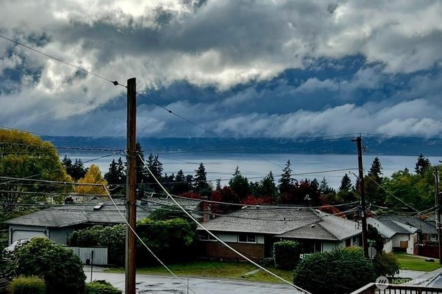 242 SW 186th Street, Normandy Park, WA 98166