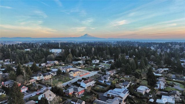 242 SW 186th Street, Normandy Park, WA 98166