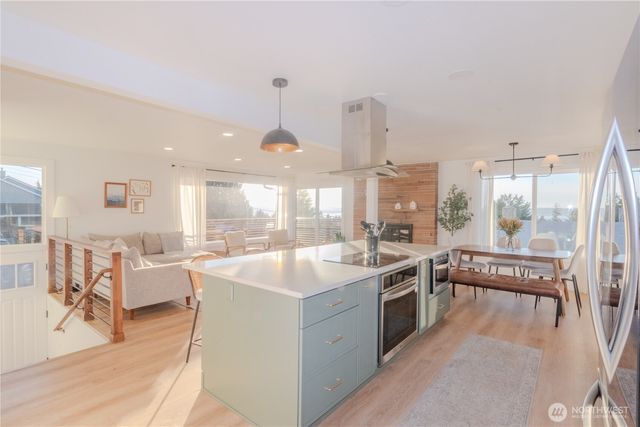 242 SW 186th Street, Normandy Park, WA 98166