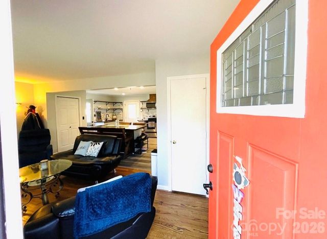 4721 Farm Pond Lane, Charlotte, NC 28212