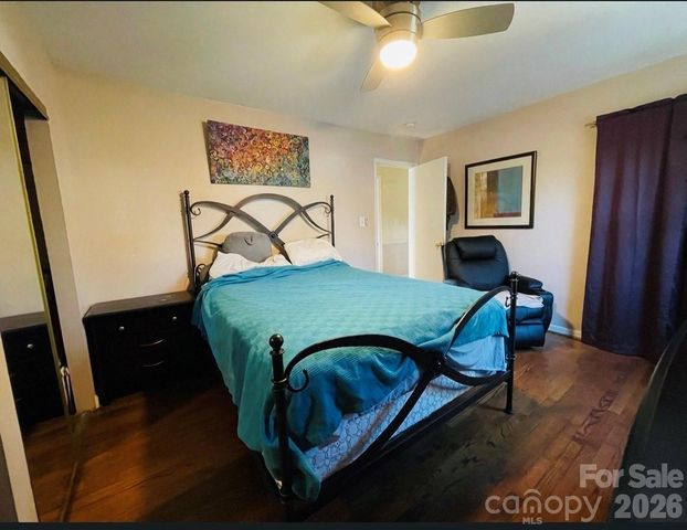 4721 Farm Pond Lane, Charlotte, NC 28212