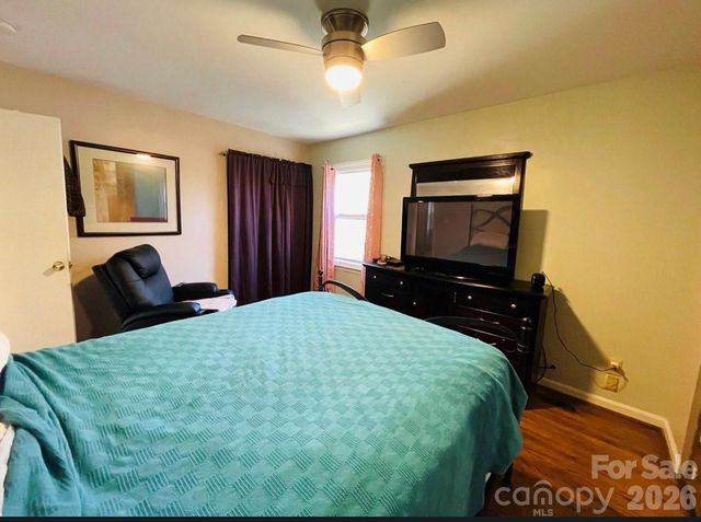 4721 Farm Pond Lane, Charlotte, NC 28212