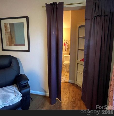 4721 Farm Pond Lane, Charlotte, NC 28212