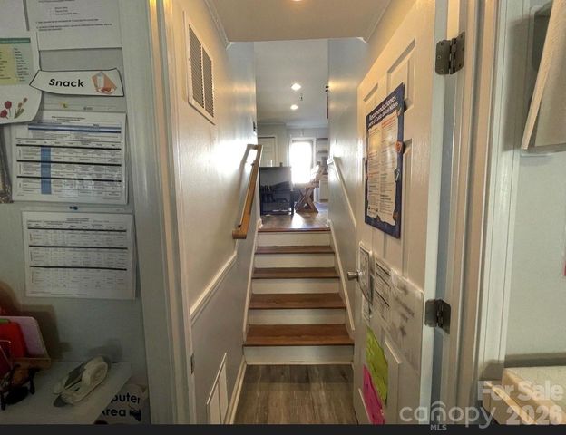 4721 Farm Pond Lane, Charlotte, NC 28212