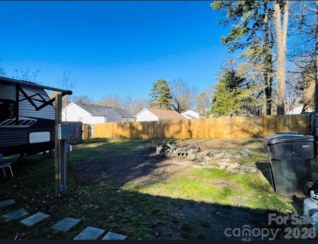 4721 Farm Pond Lane, Charlotte, NC 28212