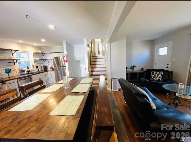 4721 Farm Pond Lane, Charlotte, NC 28212