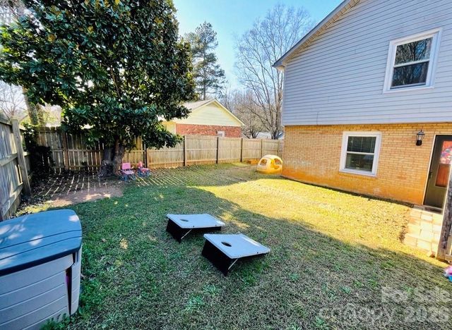 4721 Farm Pond Lane, Charlotte, NC 28212