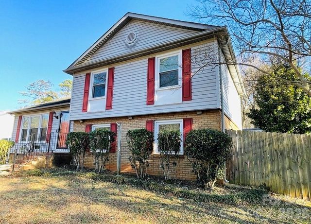 4721 Farm Pond Lane, Charlotte, NC 28212