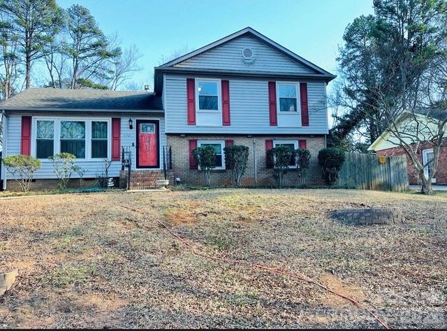 4721 Farm Pond Lane, Charlotte, NC 28212