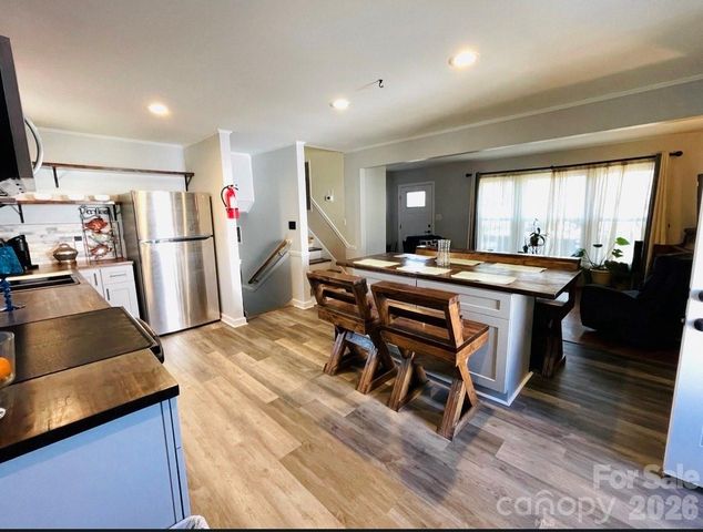 4721 Farm Pond Lane, Charlotte, NC 28212