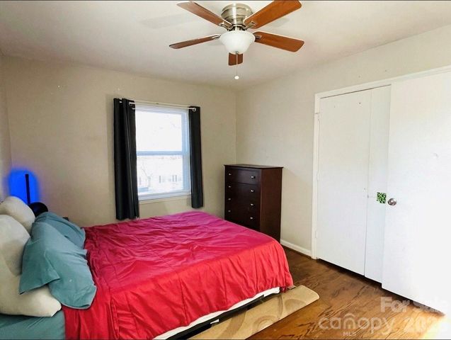 4721 Farm Pond Lane, Charlotte, NC 28212