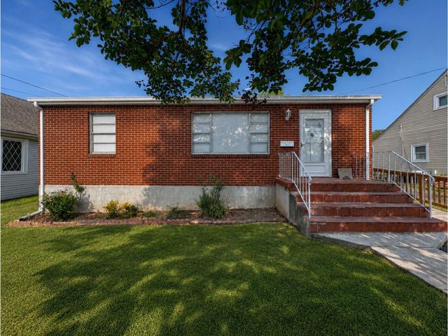 425 Goodwin AVE, Salem, VA 24153