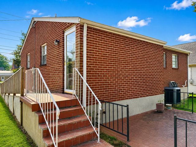 425 Goodwin AVE, Salem, VA 24153