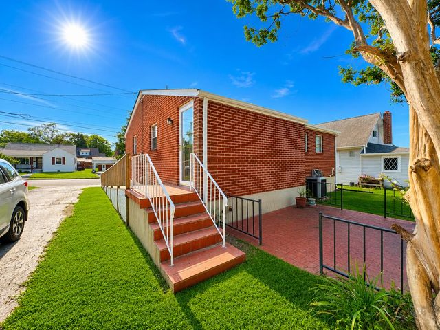425 Goodwin AVE, Salem, VA 24153