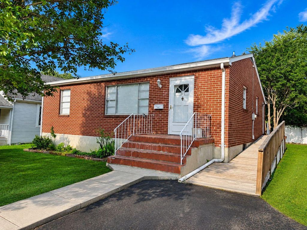 425 Goodwin AVE, Salem, VA 24153