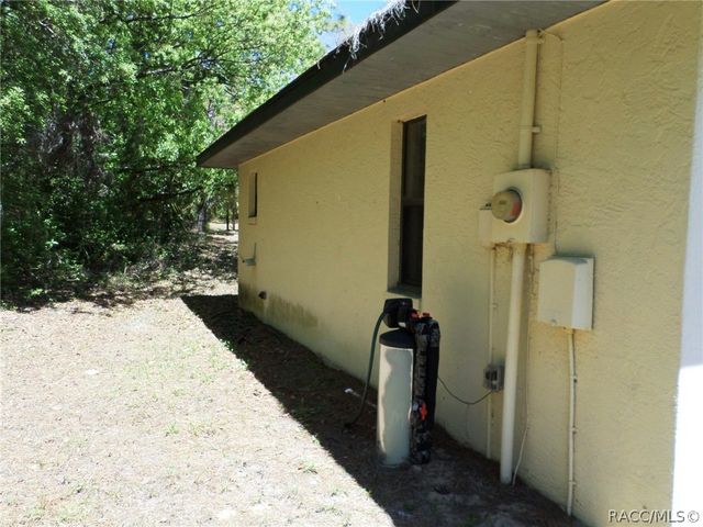 1361 W Saint Elizabeth Place, Citrus Springs, FL 34434