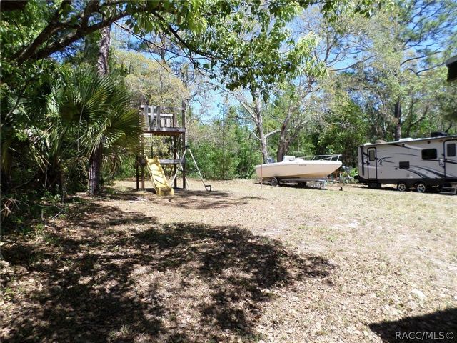 1361 W Saint Elizabeth Place, Citrus Springs, FL 34434