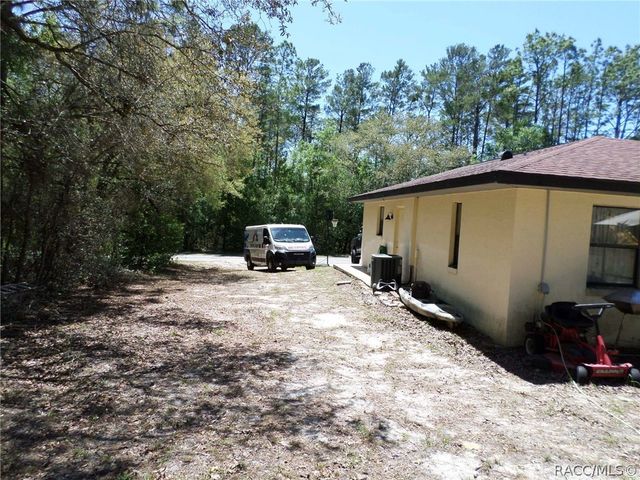 1361 W Saint Elizabeth Place, Citrus Springs, FL 34434