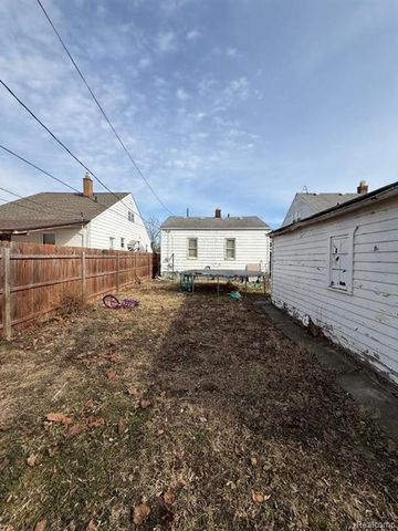 6803 Grandville Avenue, Detroit, MI 48228