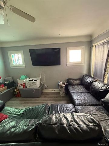 6803 Grandville Avenue, Detroit, MI 48228