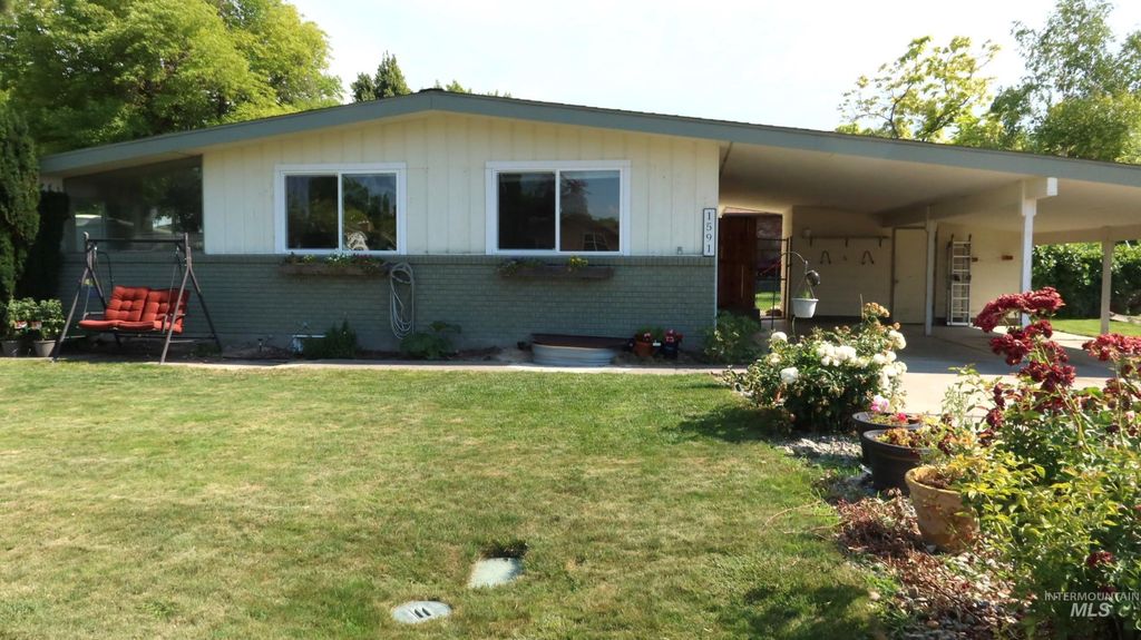 1591 Princeton Dr, Twin Falls, ID 83301