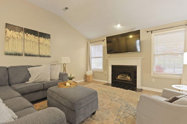 811 BOULDER DR, Columbia, MO 65201