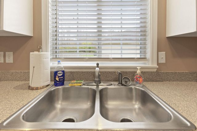 811 BOULDER DR, Columbia, MO 65201