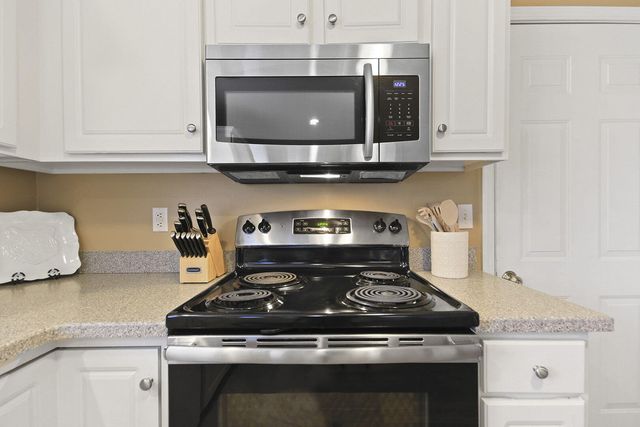 811 BOULDER DR, Columbia, MO 65201