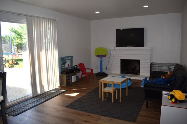 6844 Sandrock Way, Sacramento, CA 95828