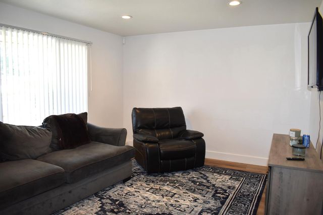 6844 Sandrock Way, Sacramento, CA 95828