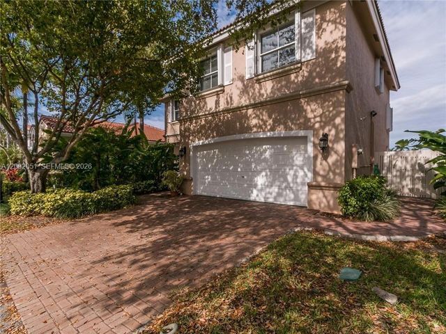 1590 Seagrape Way, Hollywood, FL 33019
