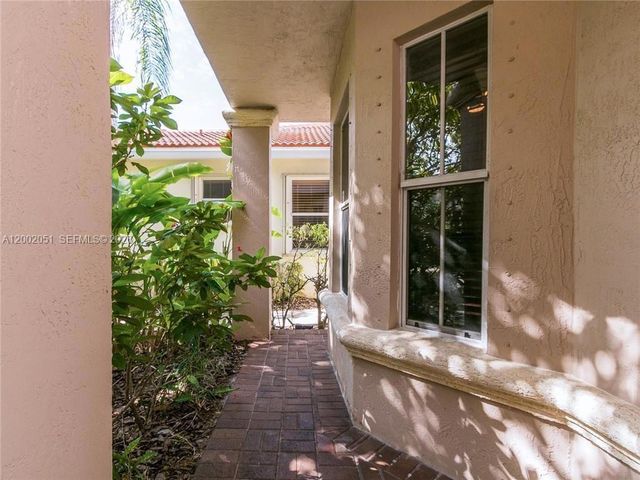 1590 Seagrape Way, Hollywood, FL 33019