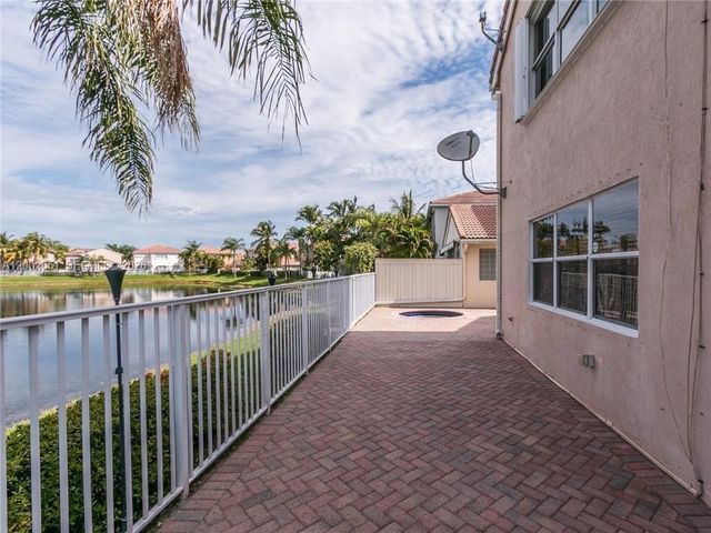1590 Seagrape Way, Hollywood, FL 33019