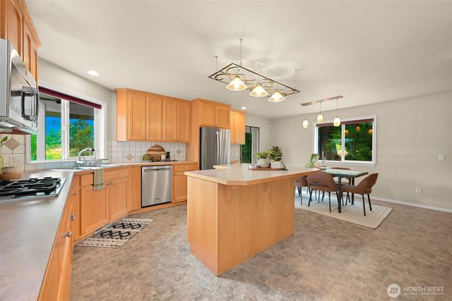 5175 Everson Goshen Road, Bellingham, WA 98226