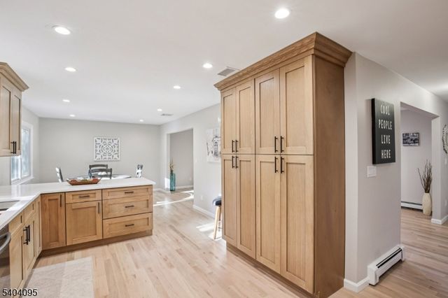 24 Arapaho Trl, Sparta Twp., NJ 07871