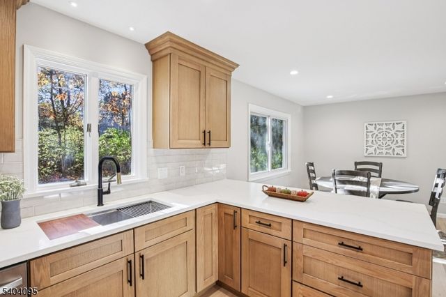 24 Arapaho Trl, Sparta Twp., NJ 07871